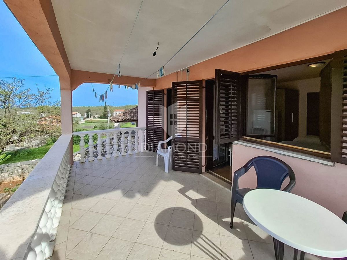 Parenzo, dintorni, appartamento con quattro camere da letto al primo piano, occasione!