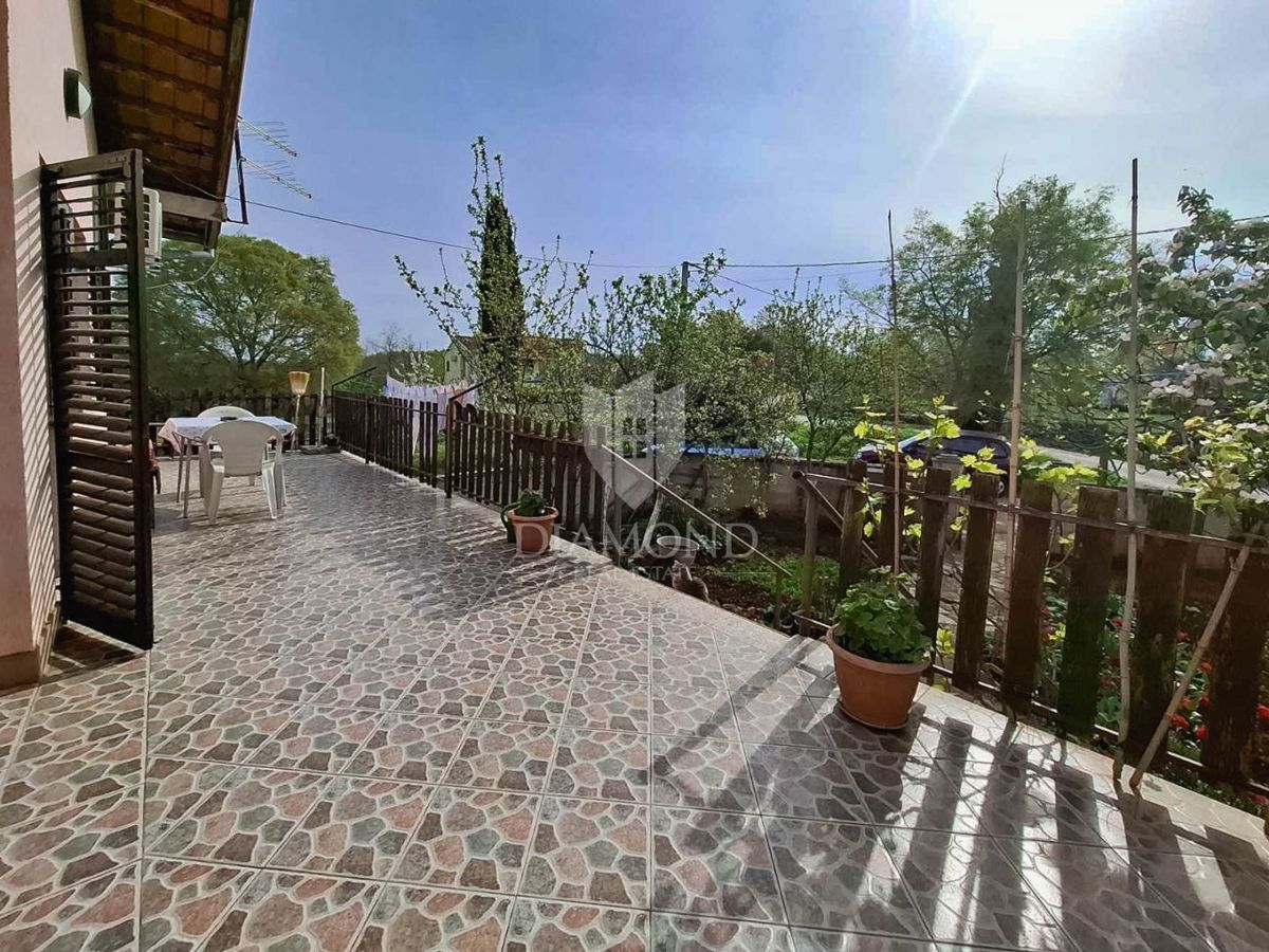 Parenzo, dintorni, appartamento con quattro camere da letto al primo piano, occasione!