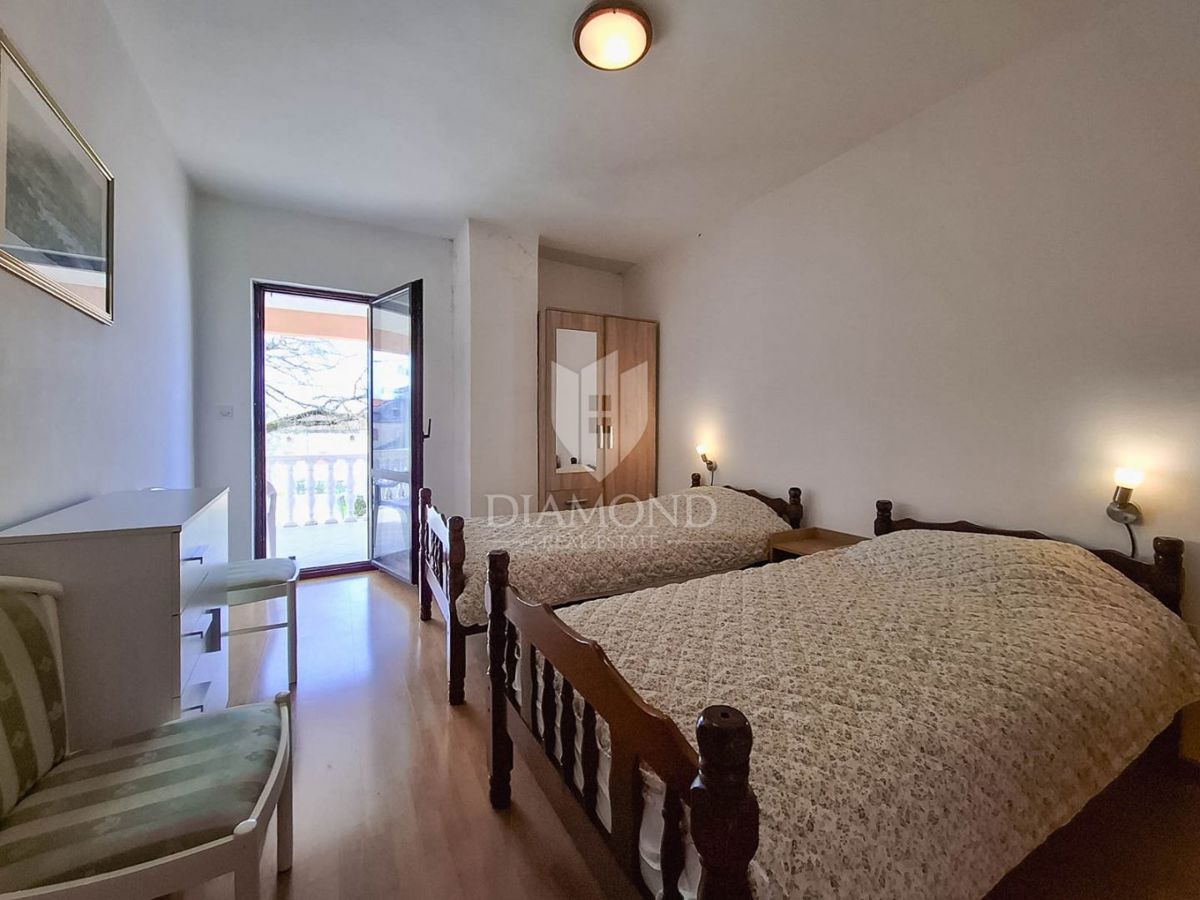 Parenzo, dintorni, appartamento con quattro camere da letto al primo piano, occasione!