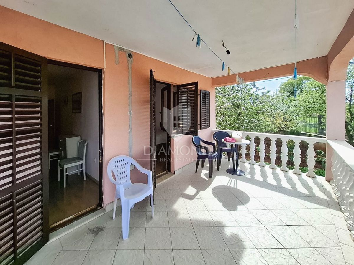 Parenzo, dintorni, appartamento con quattro camere da letto al primo piano, occasione!