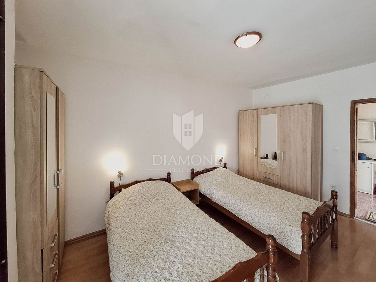 Parenzo, dintorni, appartamento con quattro camere da letto al primo piano, occasione!