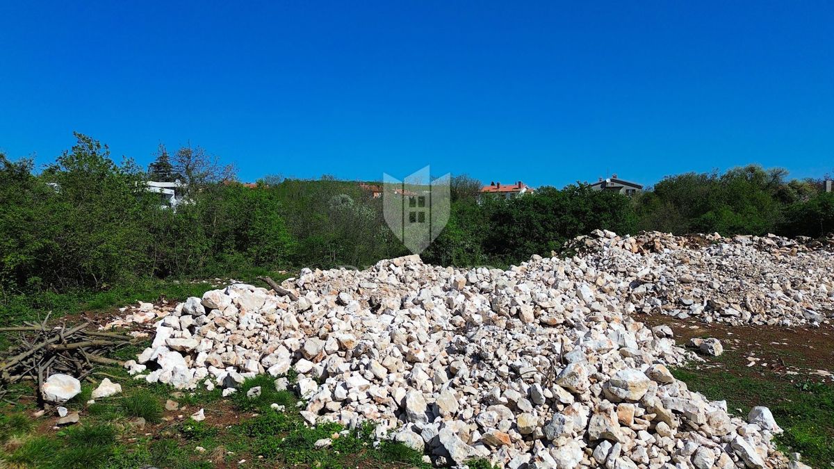 Albona, terreno edificabile con permesso di costruzione