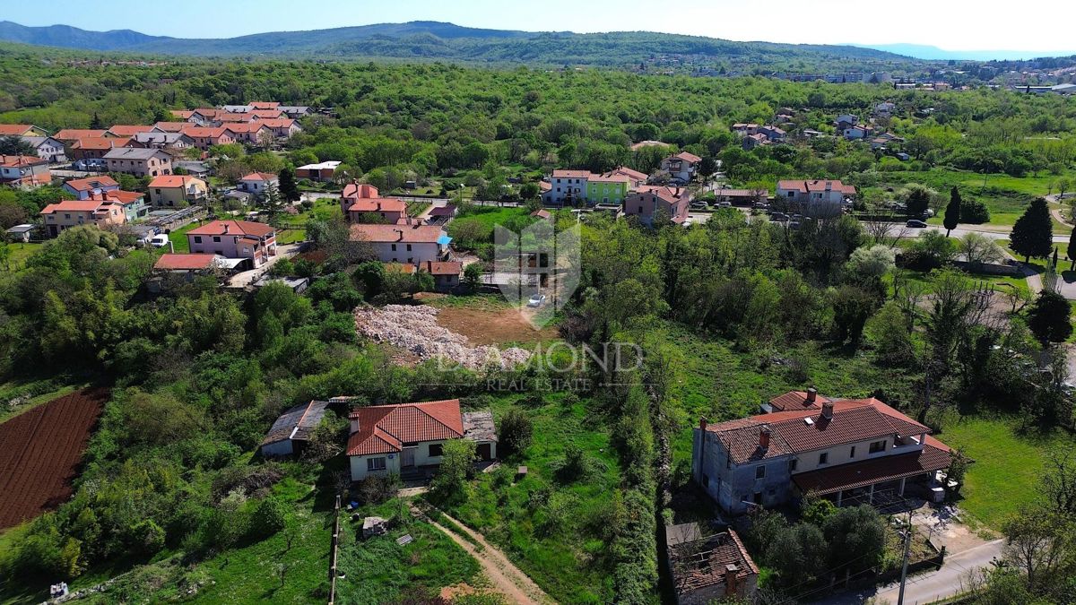 Albona, terreno edificabile con permesso di costruzione