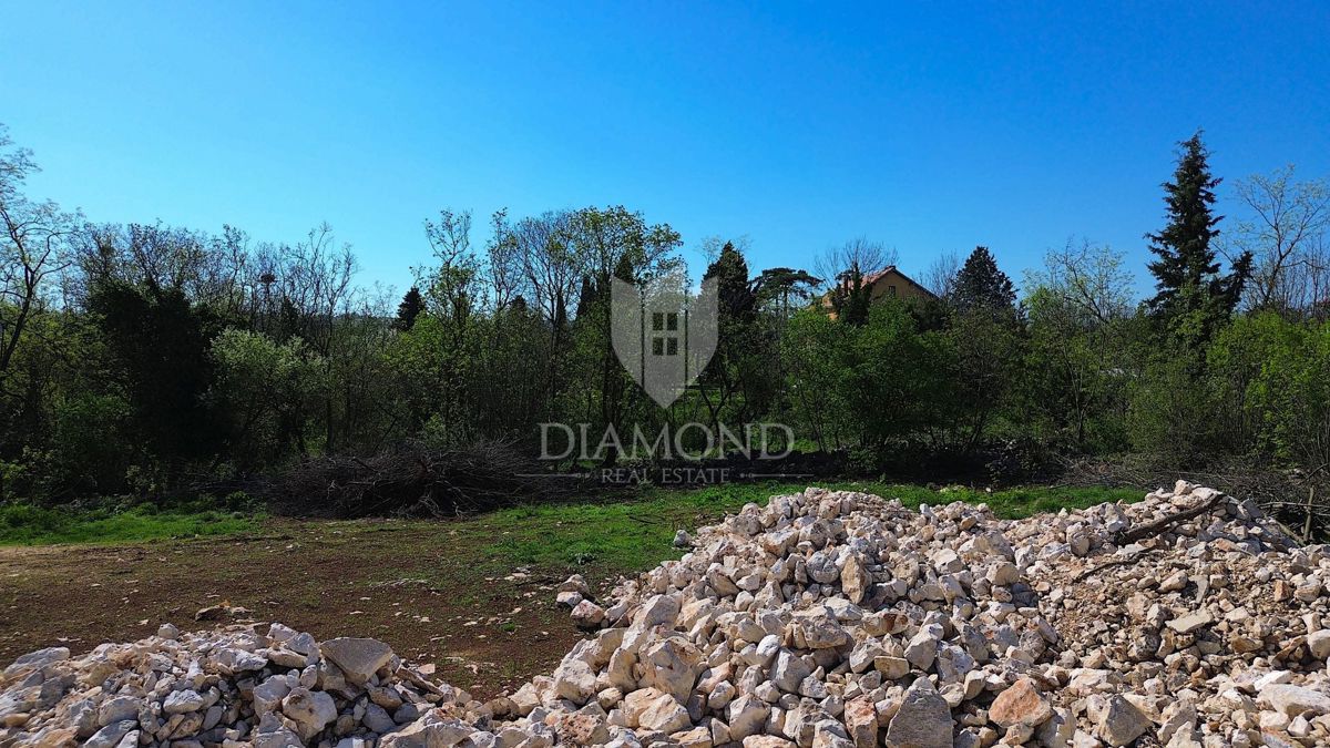 Albona, terreno edificabile con permesso di costruzione