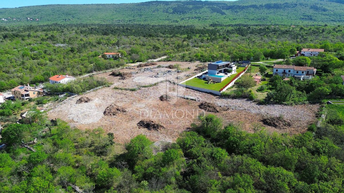 Labin, terreno edificabile con vista mare 