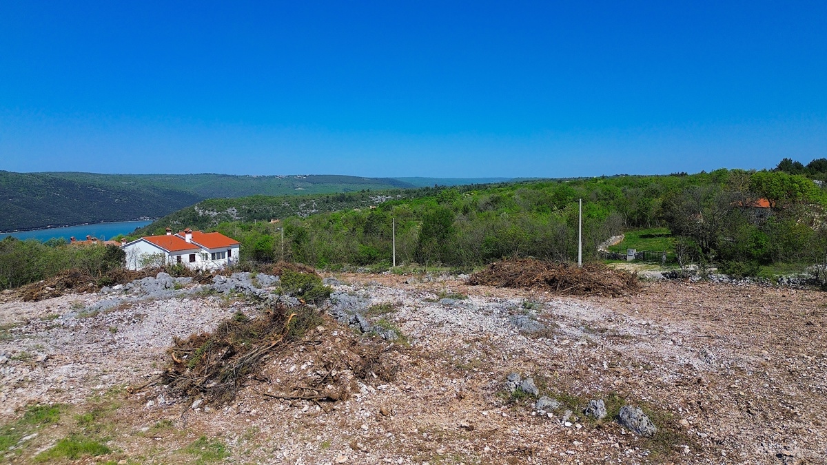 Labin, terreno edificabile con vista mare 