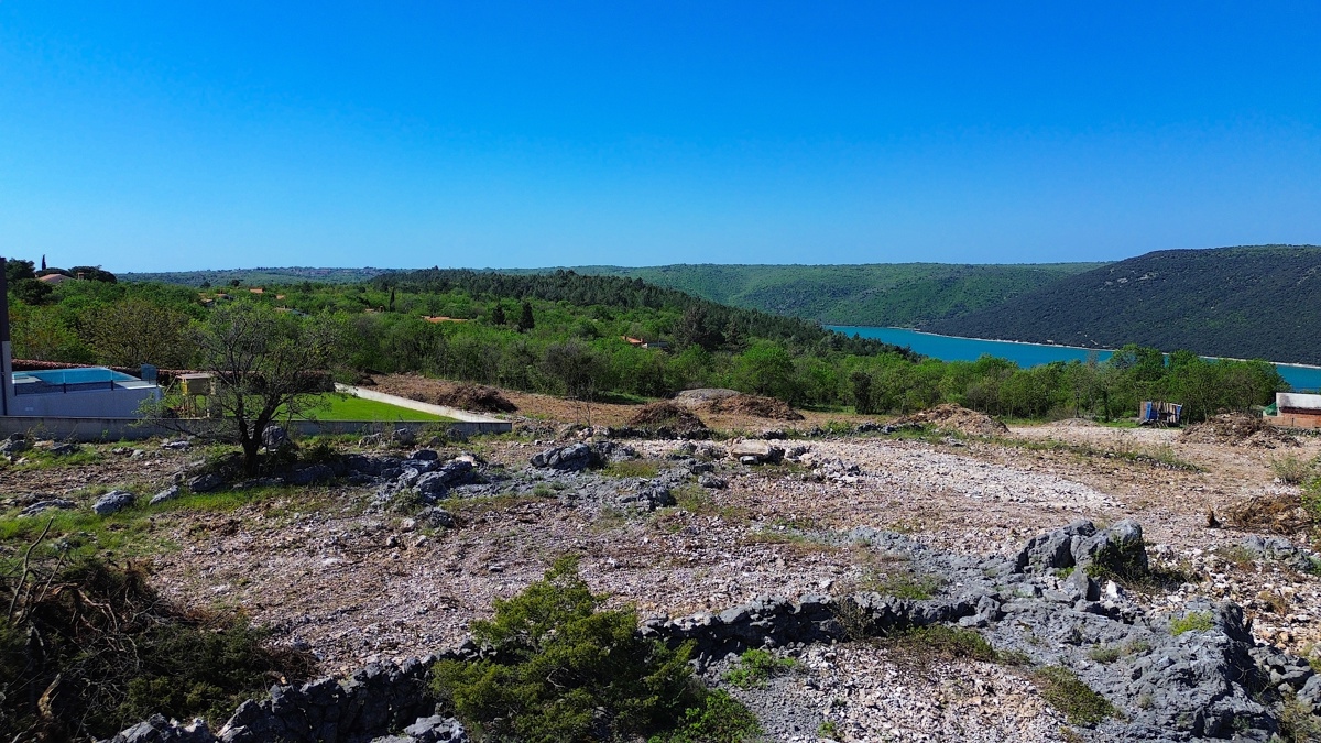 Labin, terreno edificabile con vista mare 