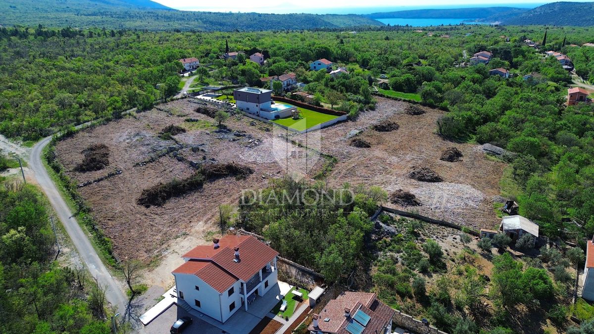 Labin, terreno edificabile con vista mare 