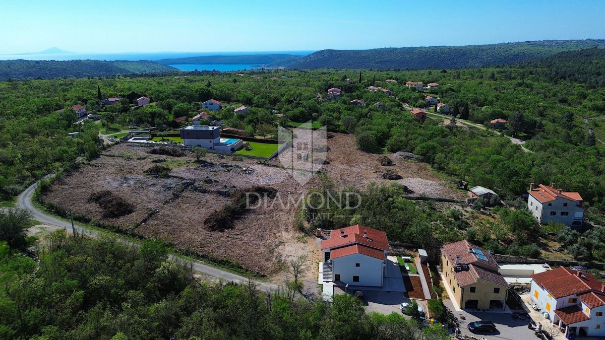 Labin, terreno edificabile con vista mare 