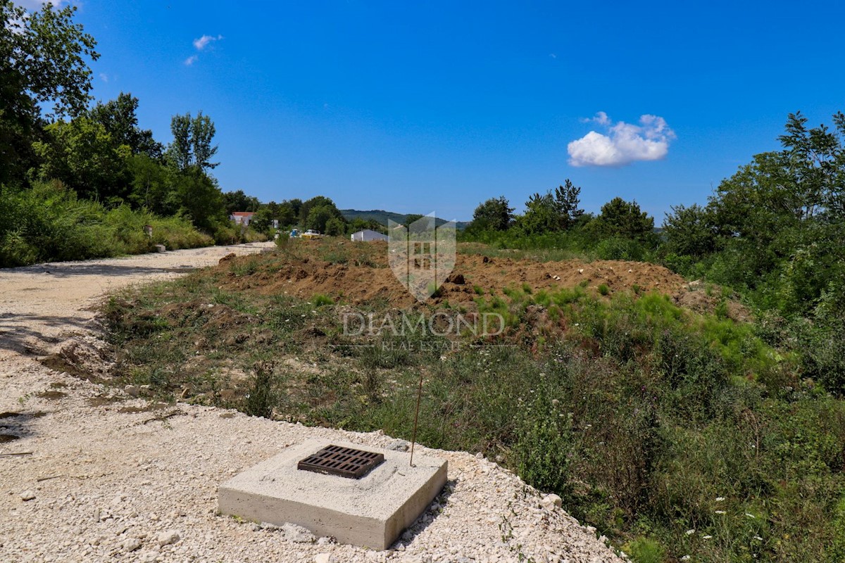 Opportunità per gli investitori, terreno con vista su Montona.