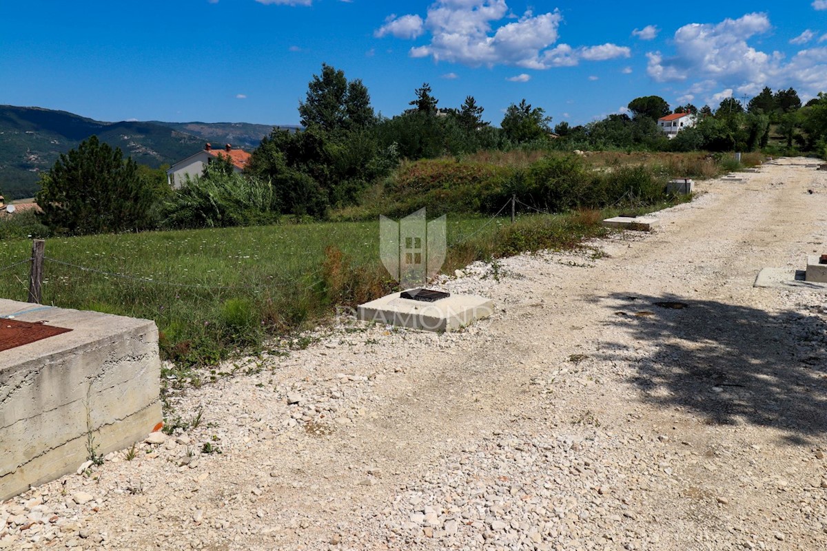 Opportunità per gli investitori, terreno con vista su Montona.