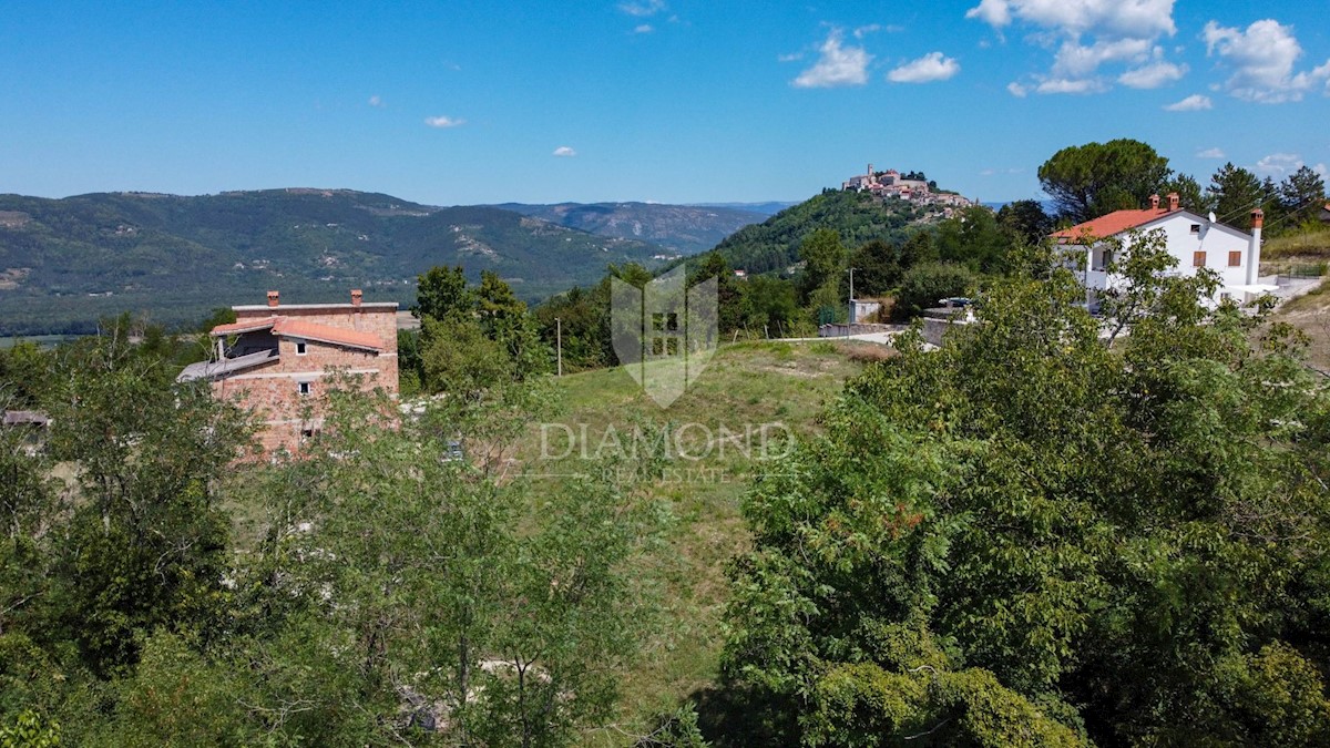 Opportunità per gli investitori, terreno con vista su Montona.