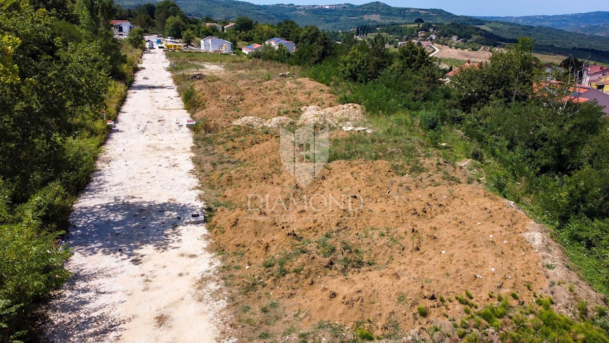 Opportunità per gli investitori, terreno con vista su Montona.