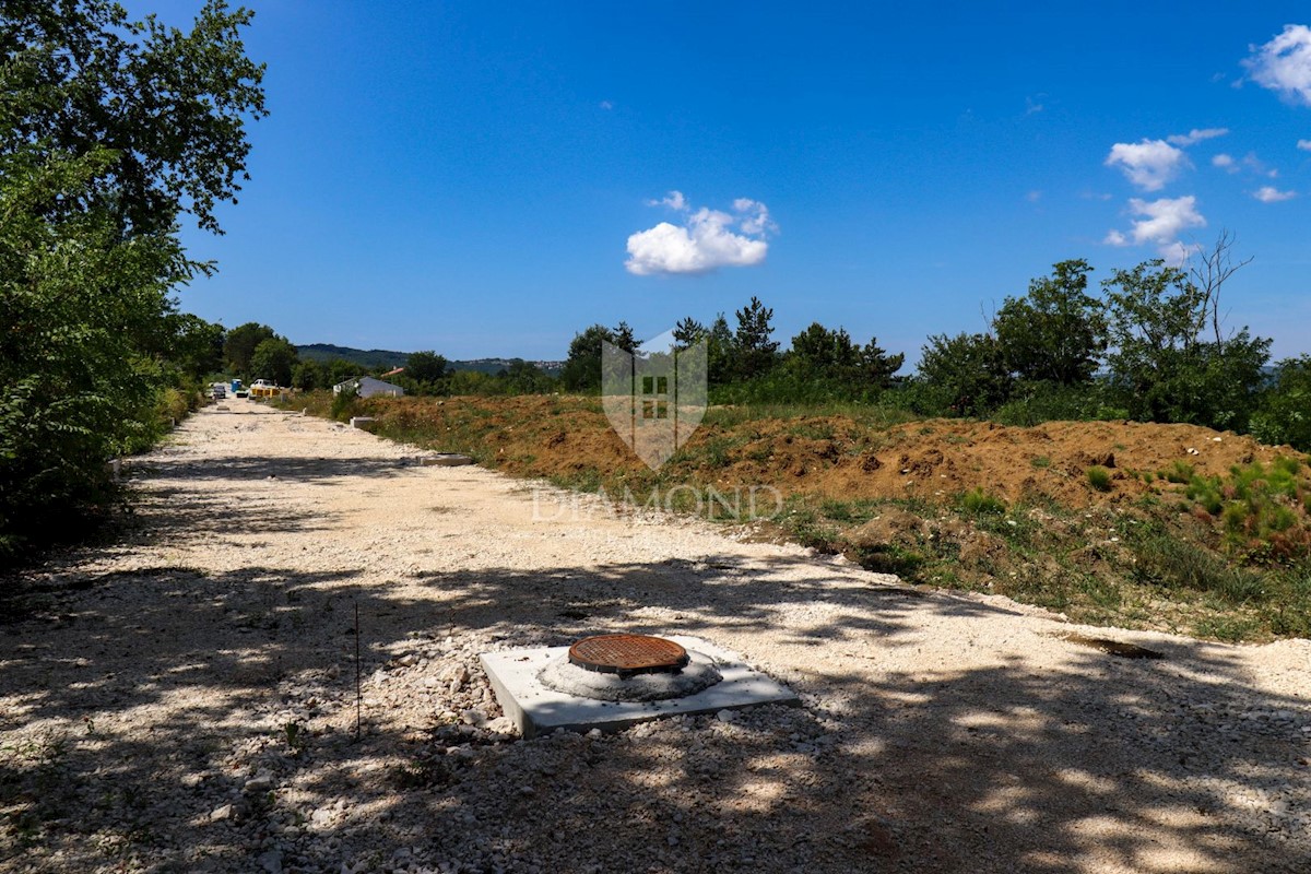 Opportunità per gli investitori, terreno con vista su Montona.