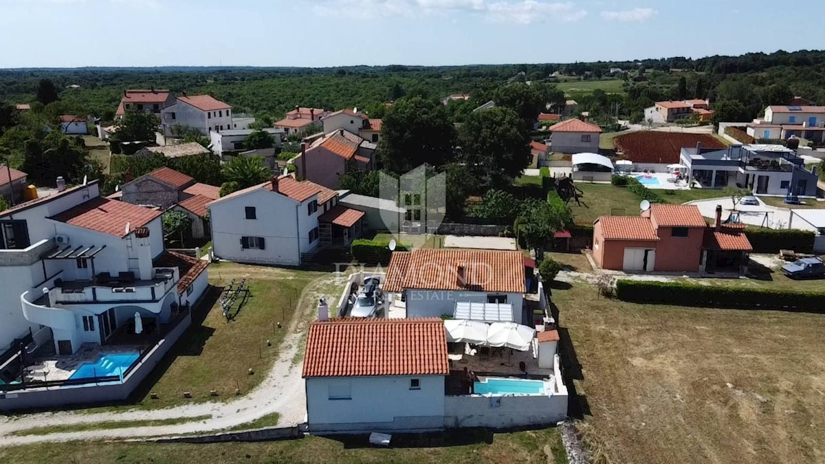 Barban, casa con edificio ausiliario e piscina