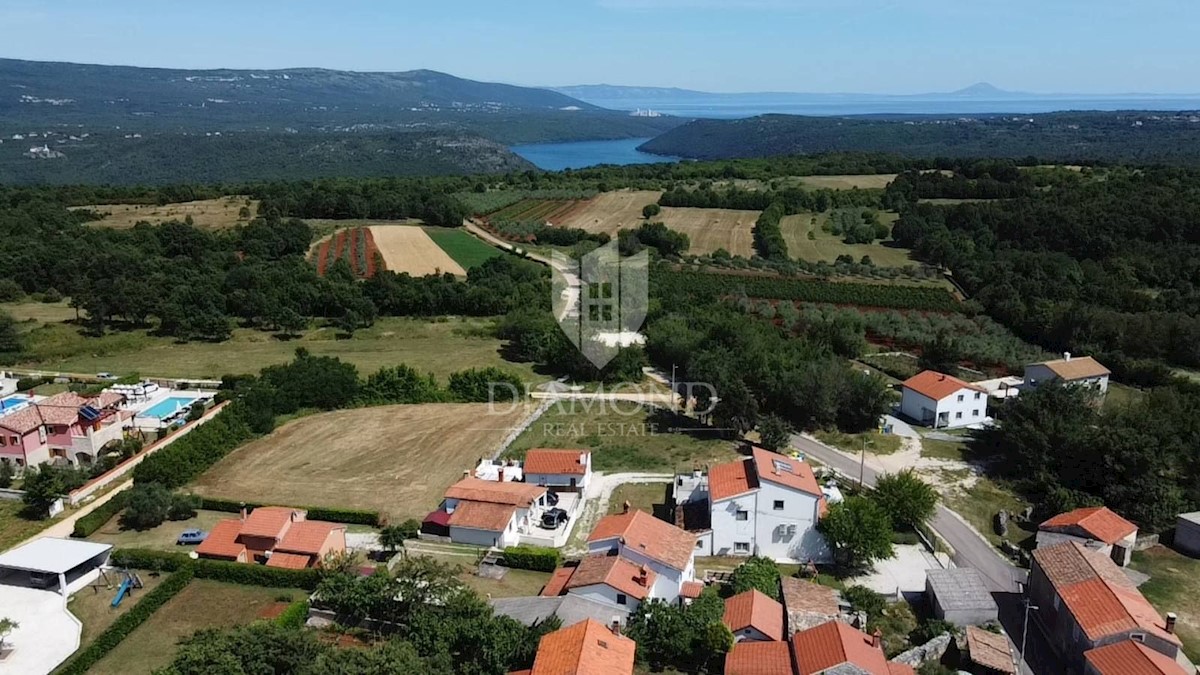 Barban, casa con edificio ausiliario e piscina