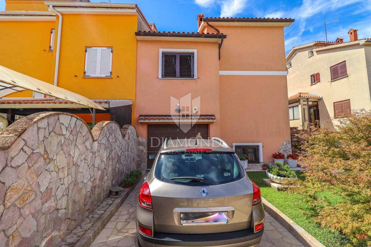 Casa con 4 camere da letto e garage, a 500 m dal mare, vicino a Medolino! 