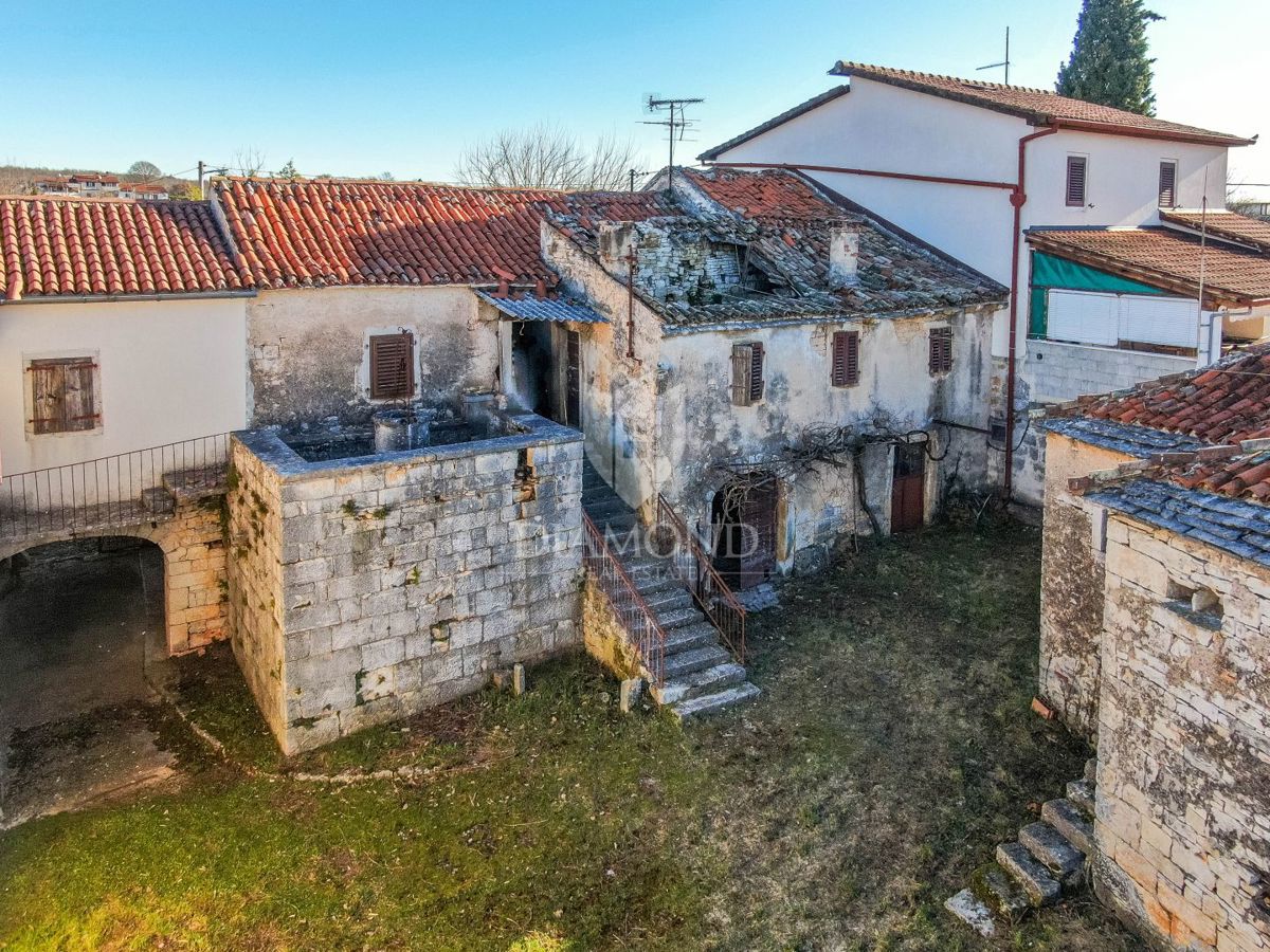 L'Istria centrale, un bellissimo complesso di case che trasudano storia 