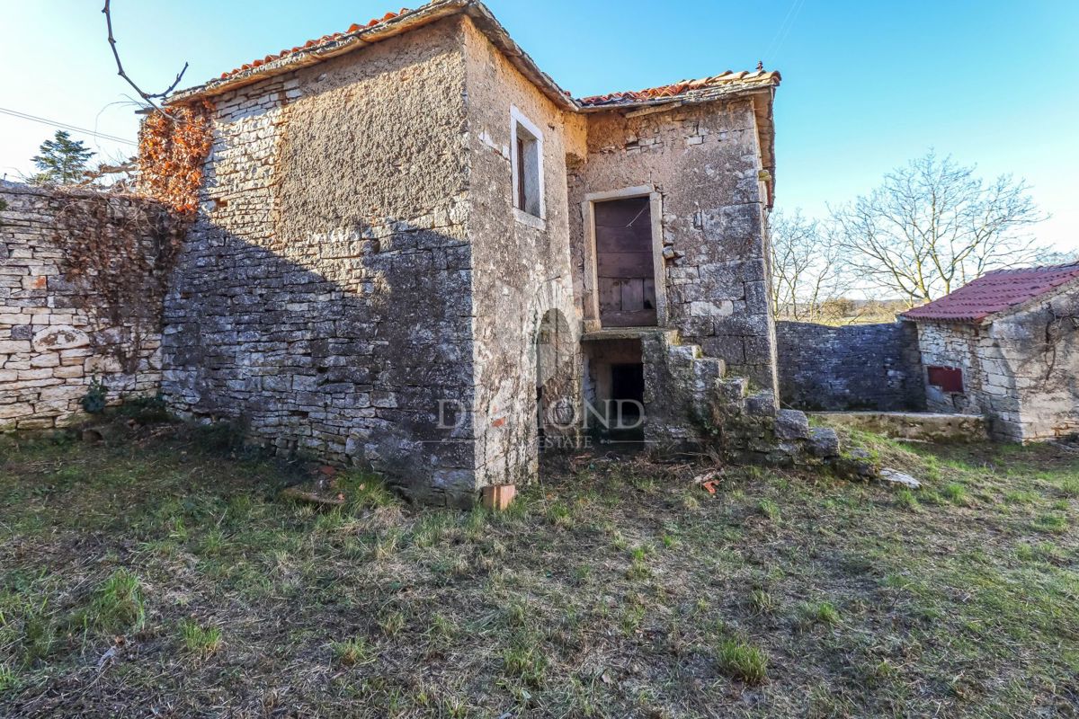 L'Istria centrale, un bellissimo complesso di case che trasudano storia 