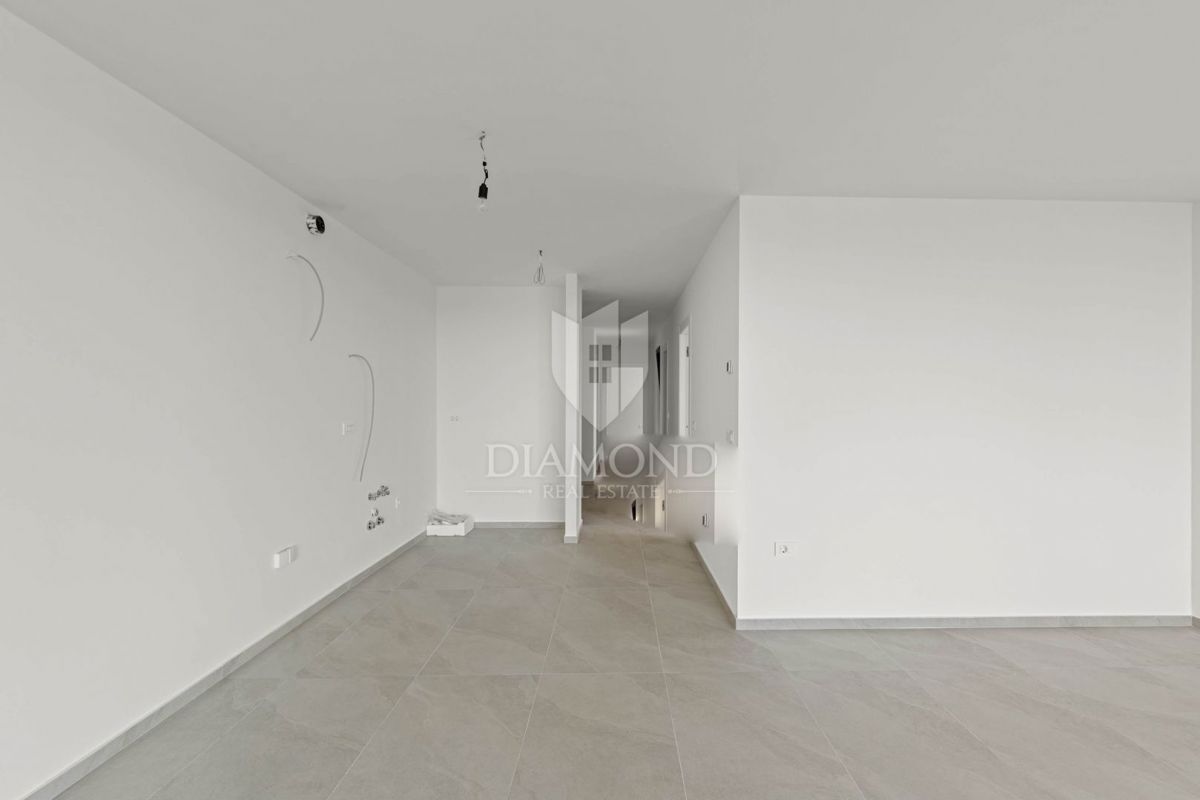 Cittanova, moderno appartamento di 95 m2 con 2 camere da letto e terrazza!