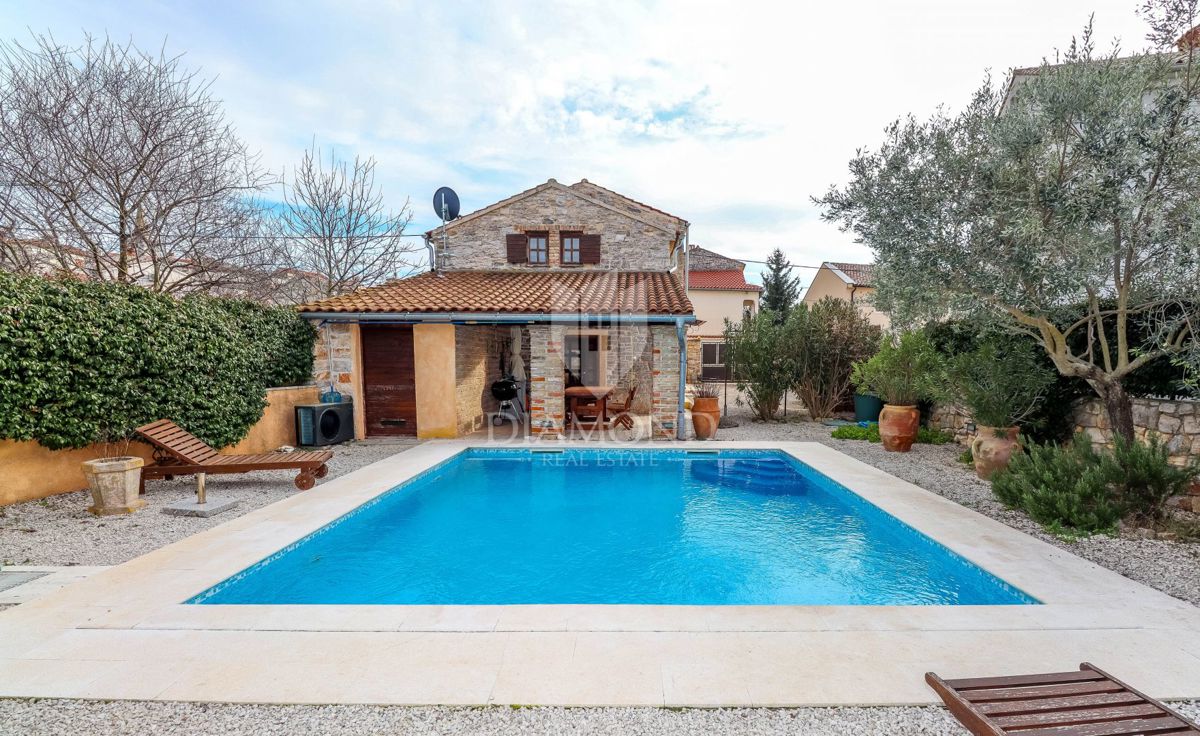 ESCLUSIVO! Casa in pietra a Bale con piscina