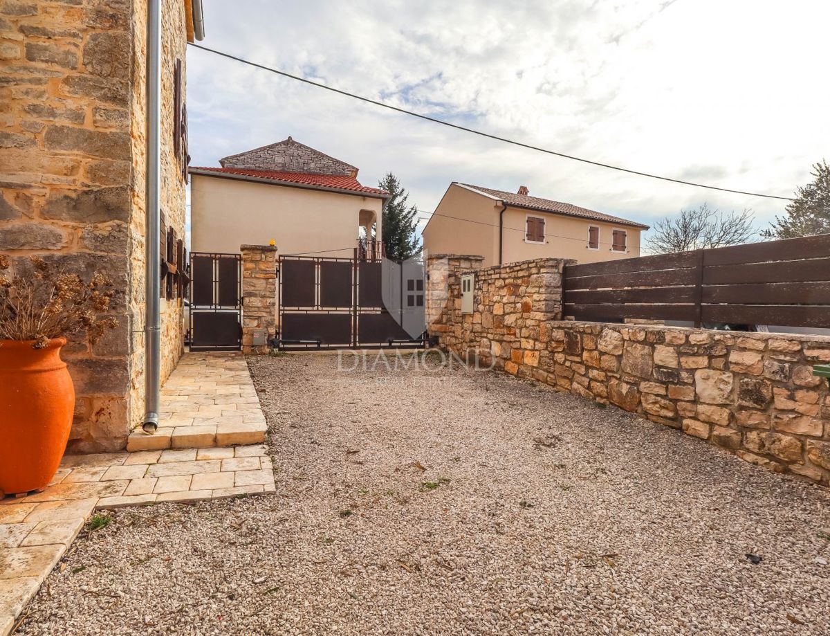 ESCLUSIVO! Casa in pietra a Bale con piscina