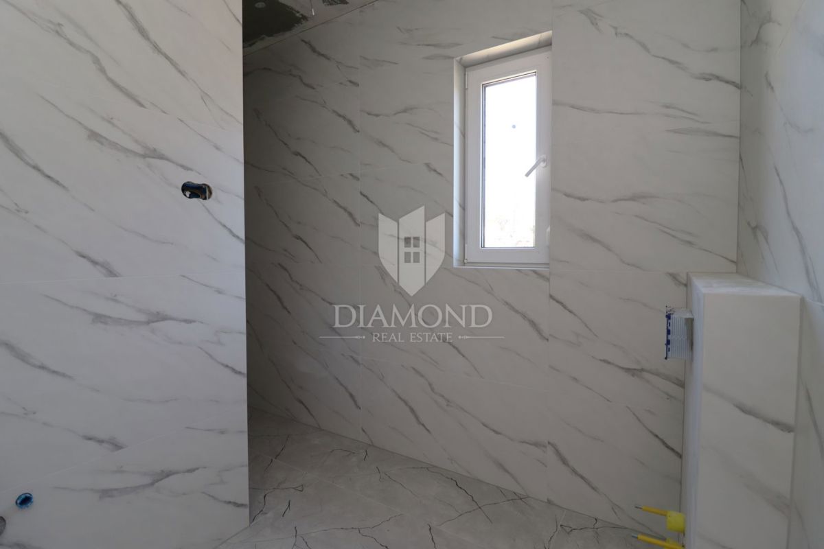 Poreč, dintorni, casa pianoterra con piscina in una posizione attraente