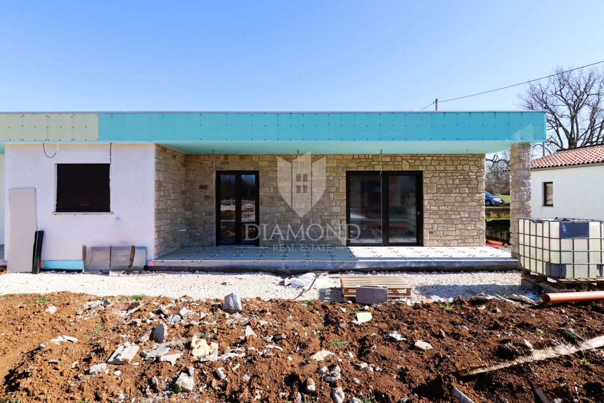 Poreč, dintorni, casa pianoterra con piscina in una posizione attraente