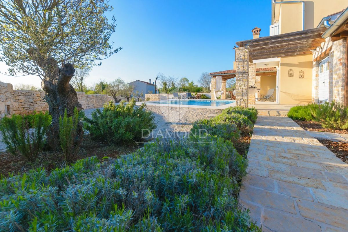 Villa con piscina e vista mare, nei dintorni di Svetvinčenat