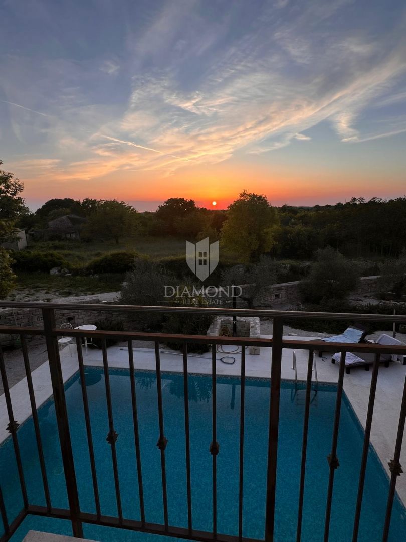 Villa con piscina e vista mare, nei dintorni di Svetvinčenat