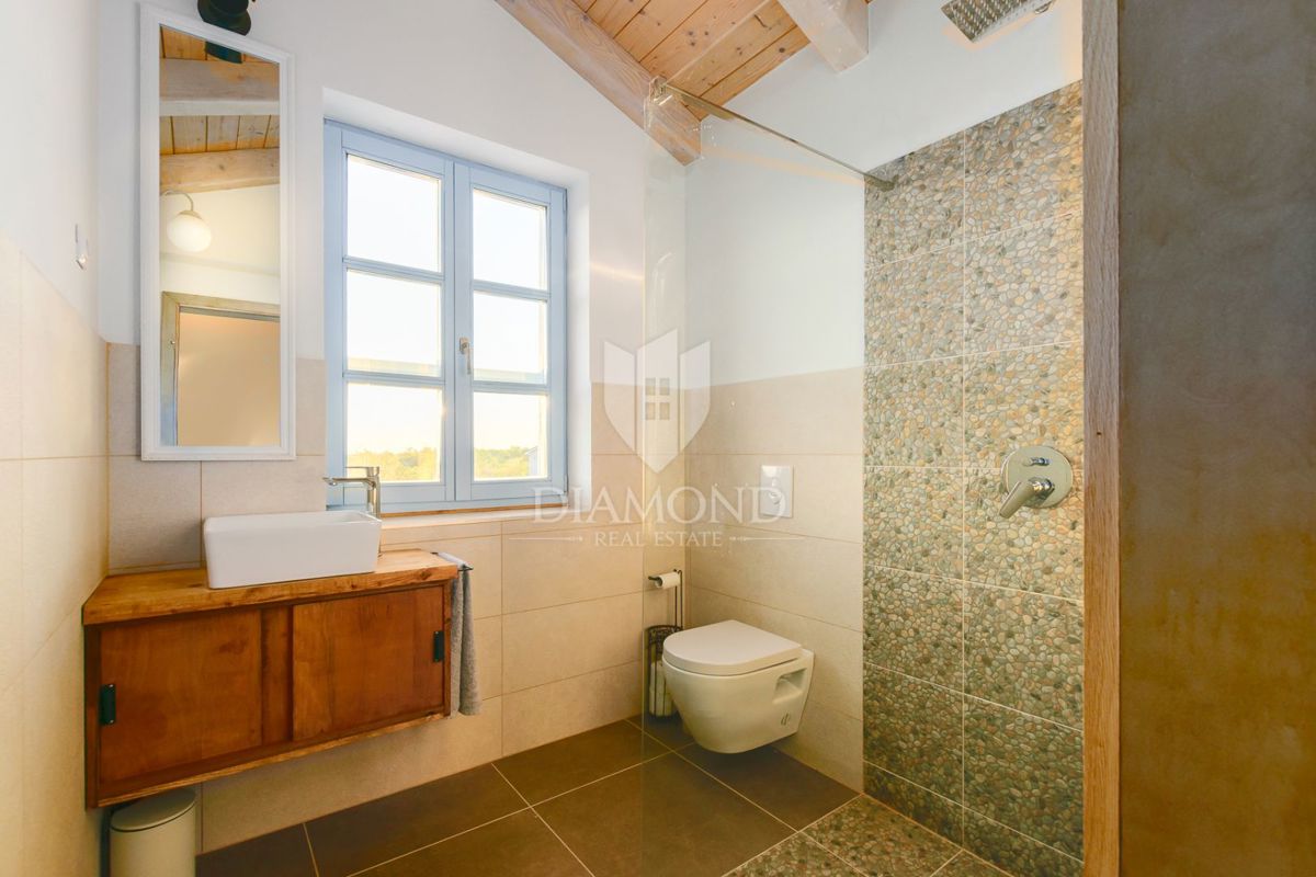 Villa con piscina e vista mare, nei dintorni di Svetvinčenat