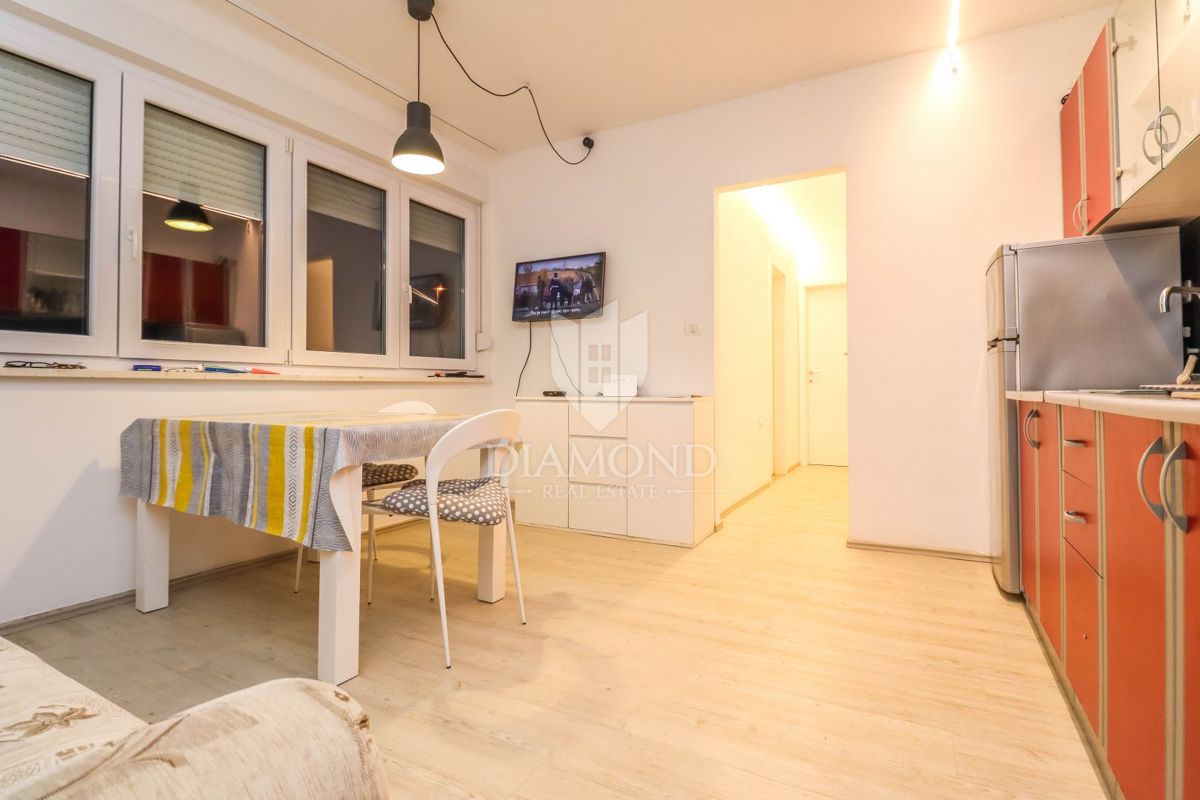 In vendita un piano di una casa con giardino nella posizione più ambita di Pola!