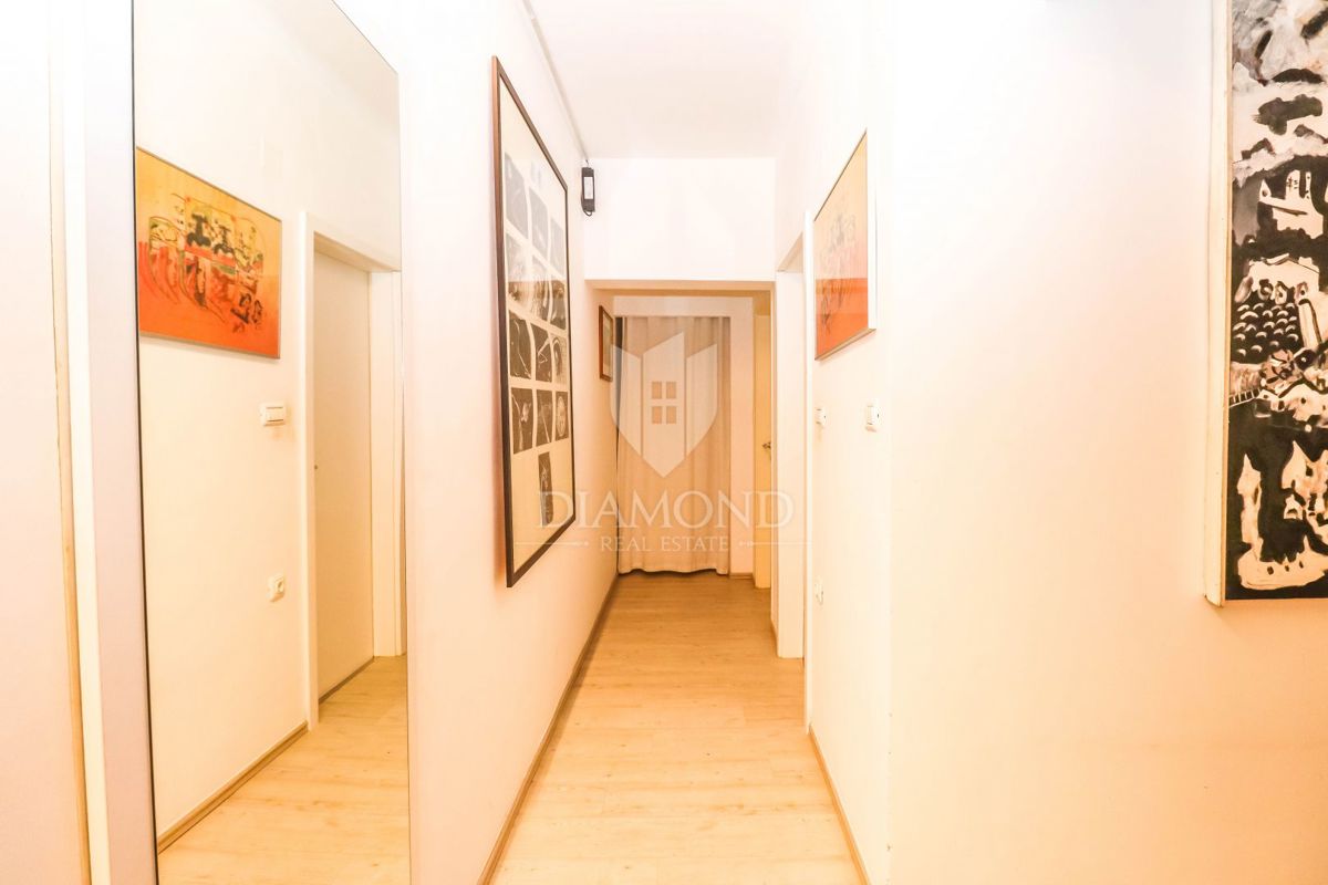 In vendita un piano di una casa con giardino nella posizione più ambita di Pola!