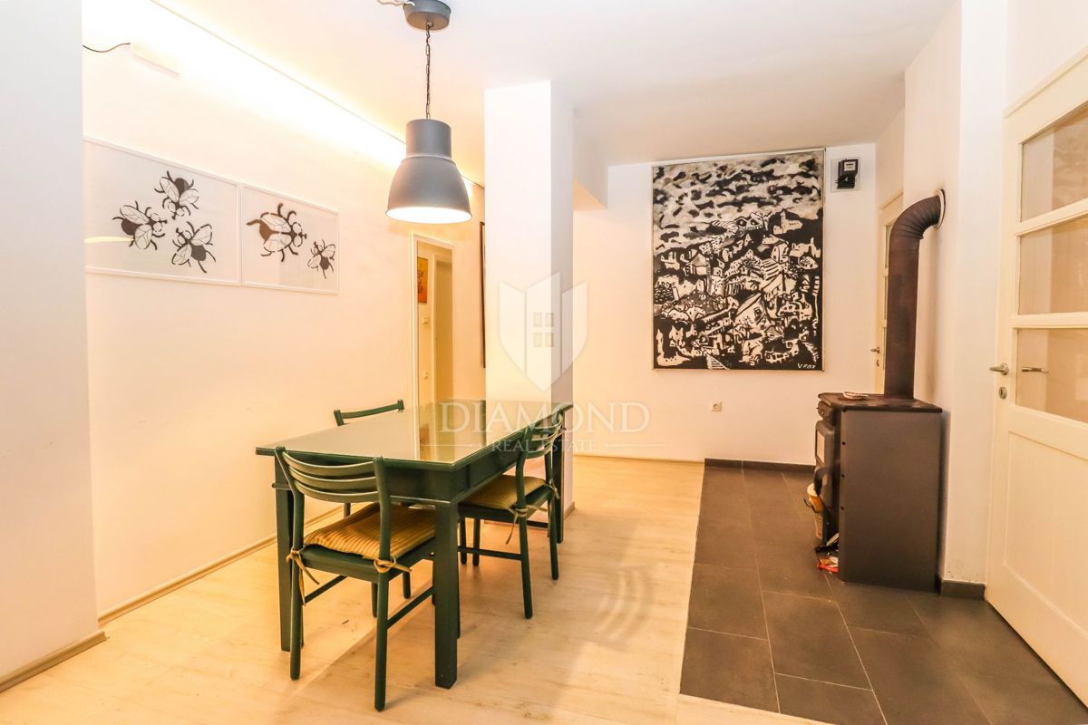 In vendita un piano di una casa con giardino nella posizione più ambita di Pola!