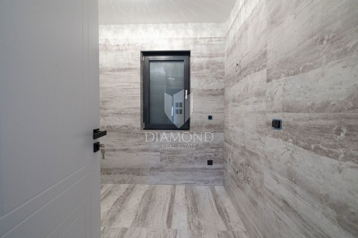 Rovigno, appartamento nuovo e arredato, a 500 m dal mare