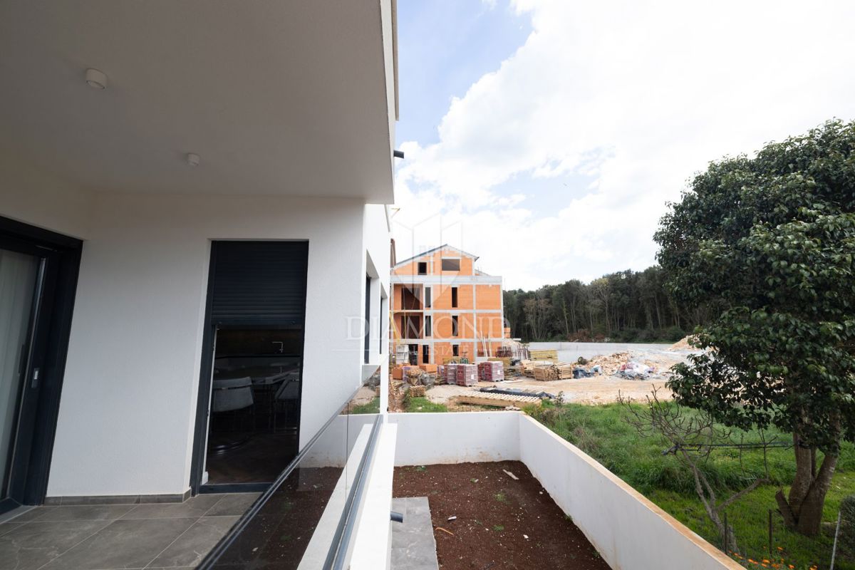 Rovigno, appartamento nuovo e arredato, a 500 m dal mare