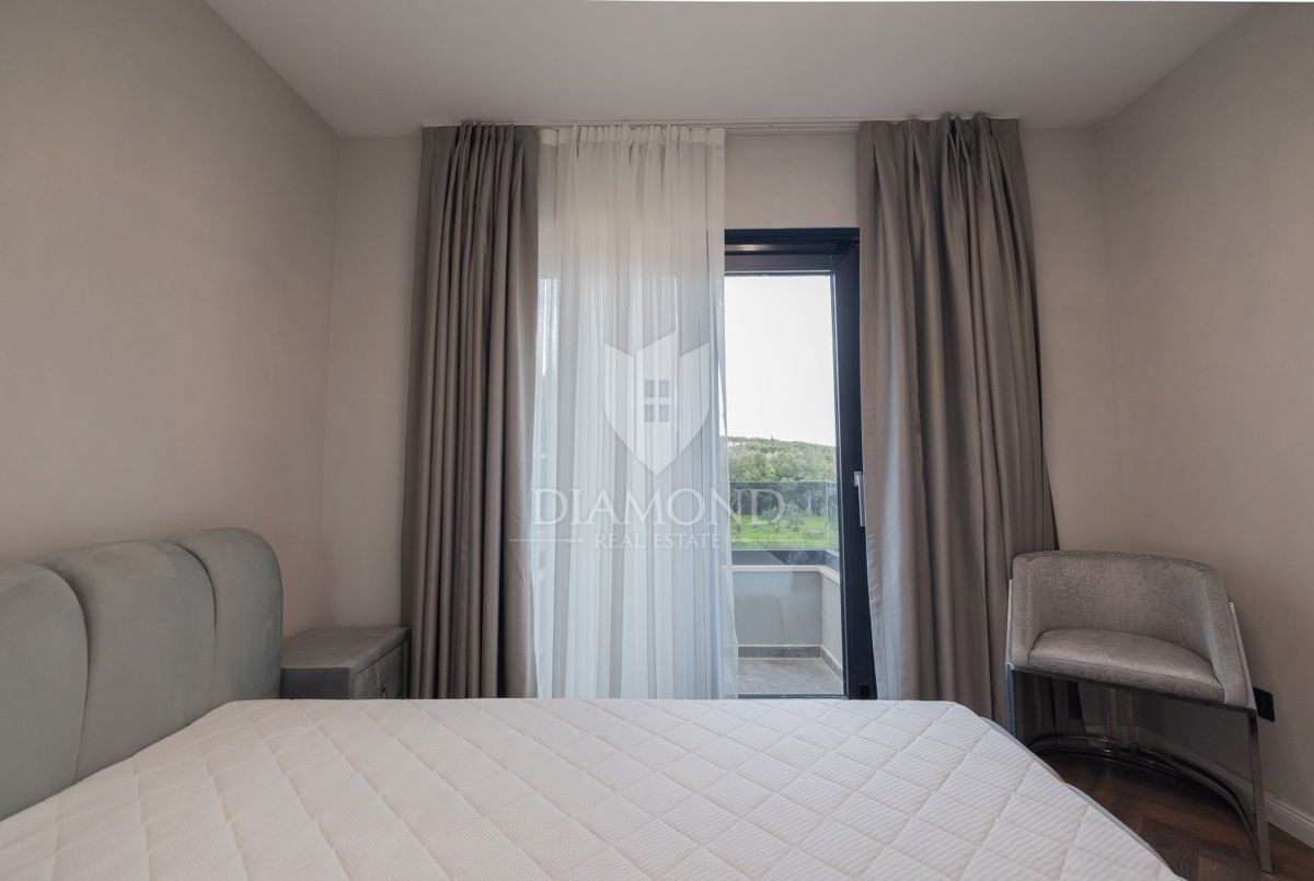 Rovigno, appartamento nuovo e arredato, a 500 m dal mare