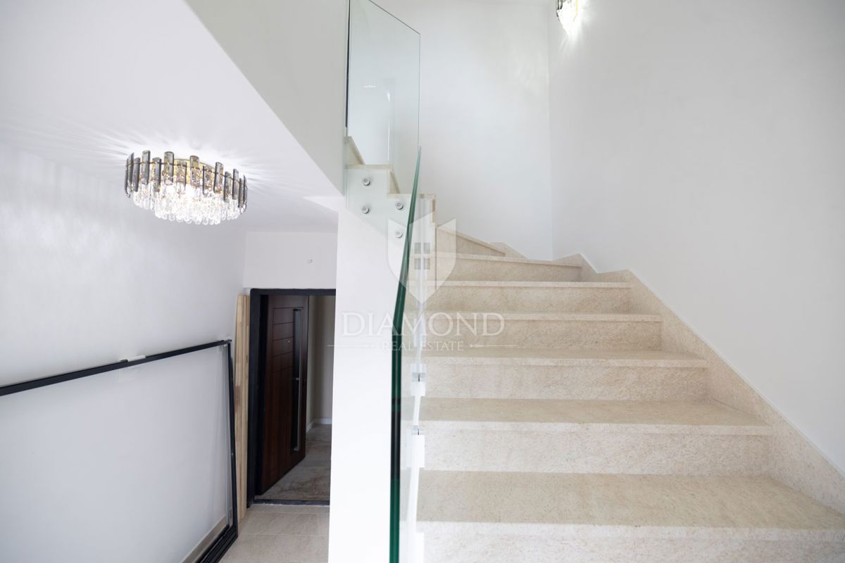 Rovigno, appartamento nuovo e arredato, a 500 m dal mare