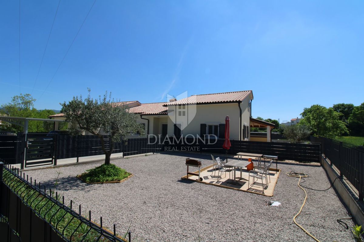 Nuova casa con piscina vicino a Labin