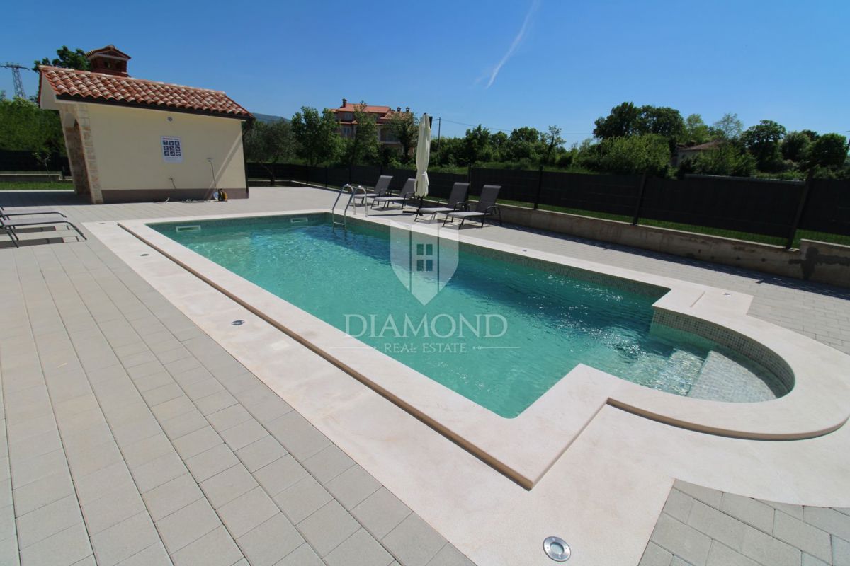 Nuova casa con piscina vicino a Labin