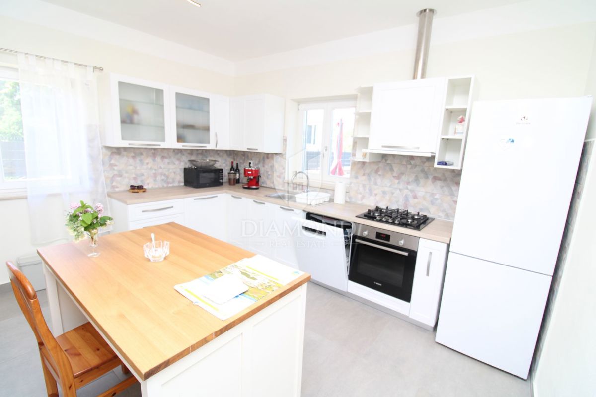 Nuova casa con piscina vicino a Labin