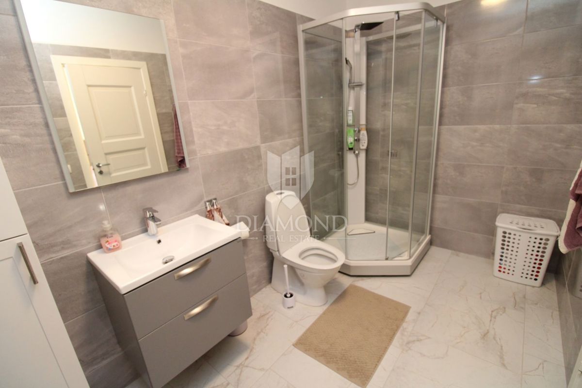 Nuova casa con piscina vicino a Labin