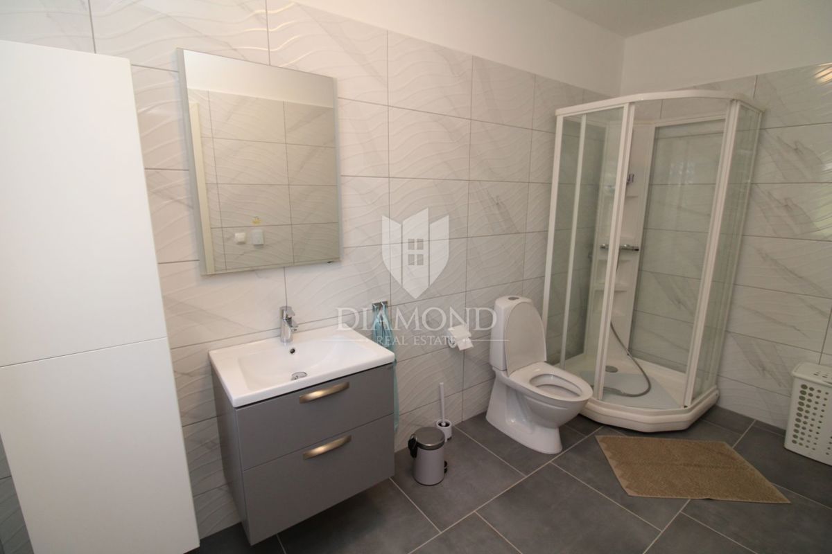 Nuova casa con piscina vicino a Labin