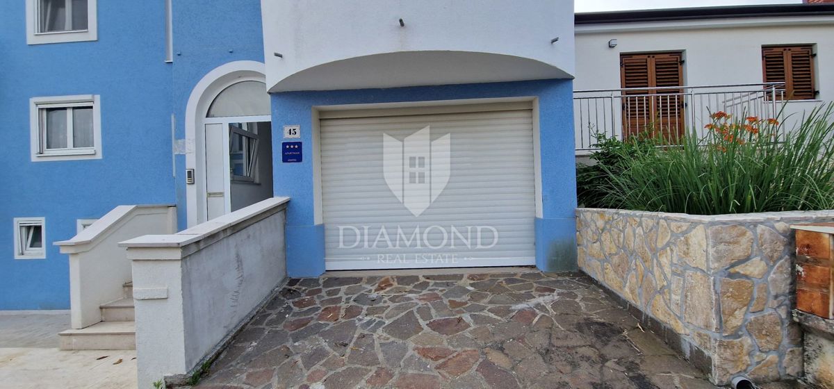 Cittanova, dintorni, casa con 6 appartamenti a 350 m dal mare