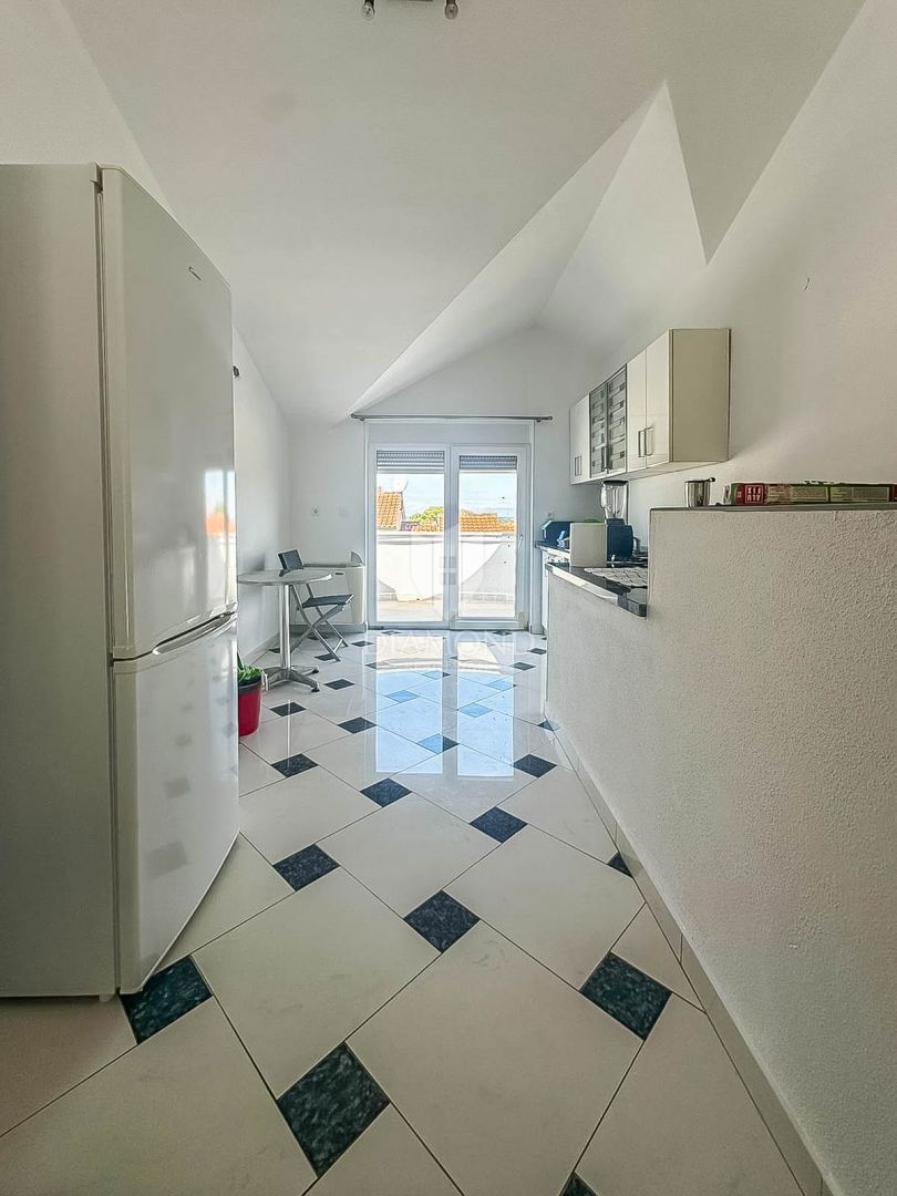 Cittanova, dintorni, casa con 6 appartamenti a 350 m dal mare