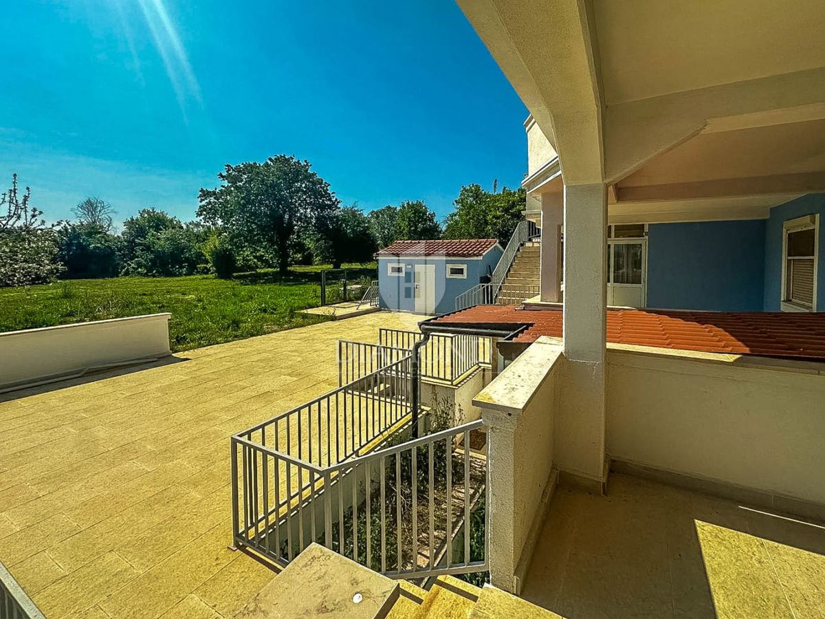 Cittanova, dintorni, casa con 6 appartamenti a 350 m dal mare