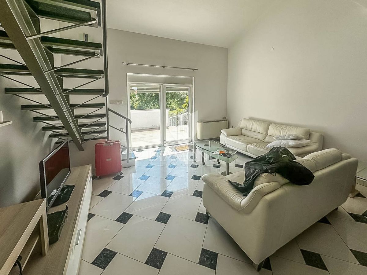 Cittanova, dintorni, casa con 6 appartamenti a 350 m dal mare