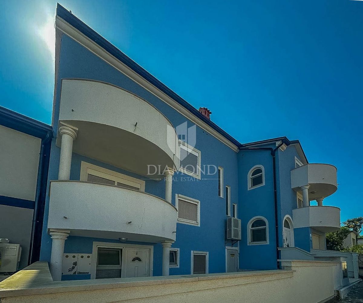 Cittanova, dintorni, casa con 6 appartamenti a 350 m dal mare