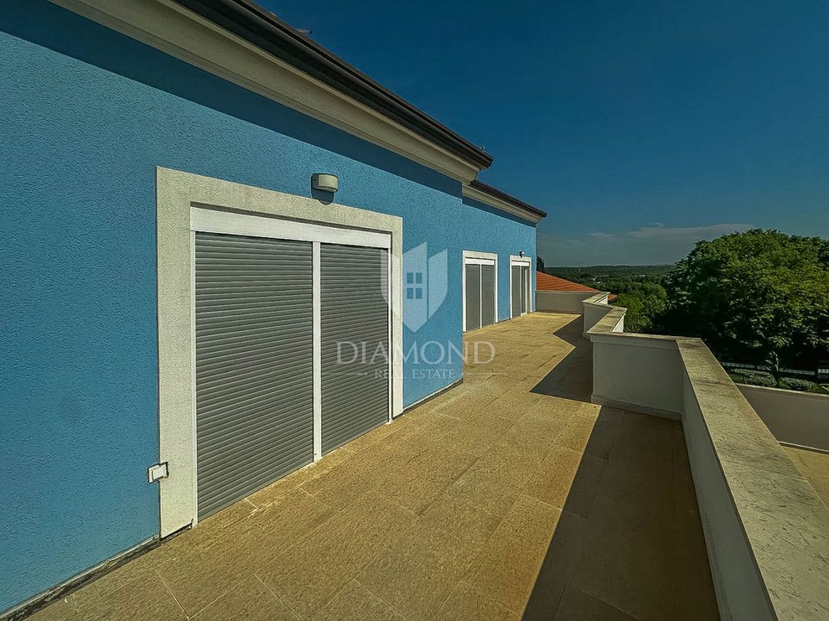 Cittanova, dintorni, casa con 6 appartamenti a 350 m dal mare