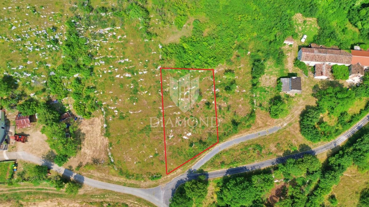 Kršan, dintorni, terreno edificabile immerso nella natura